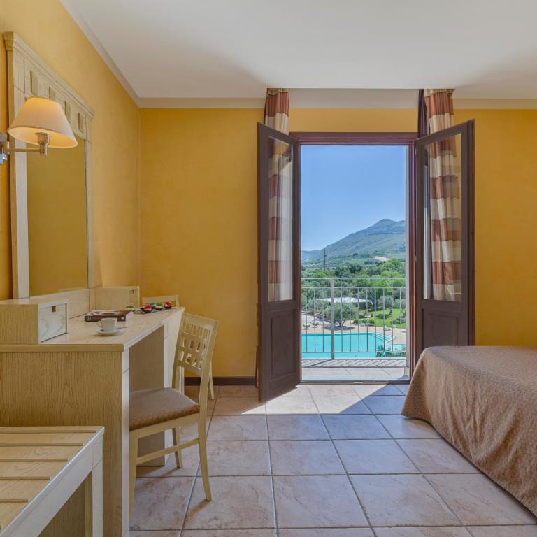 Villa Zina Family Resort - Camera Matrimoniale/Doppia con Letti Singoli con Vista Piscina - 2