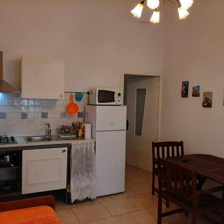 Villa Mediterranea - Appartamento con 1 Camera da Letto e Patio - 12