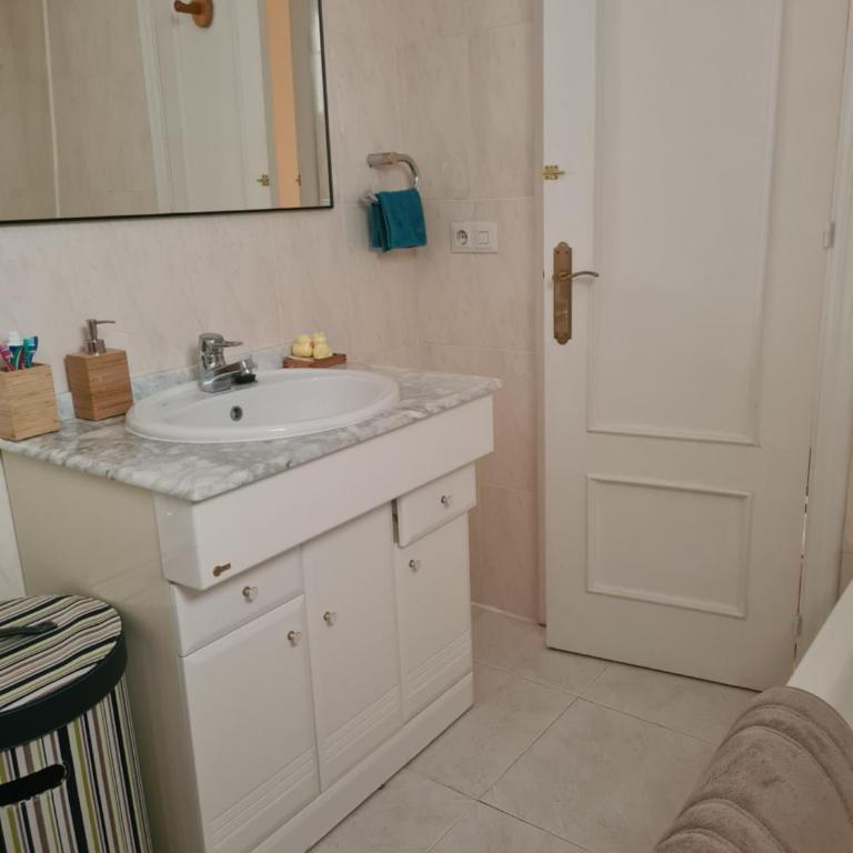 Apartamento en Mijas con Terraza, capacidad para 5 personas con piscina de temporada - Apartamento de 1 dormitorio - 12