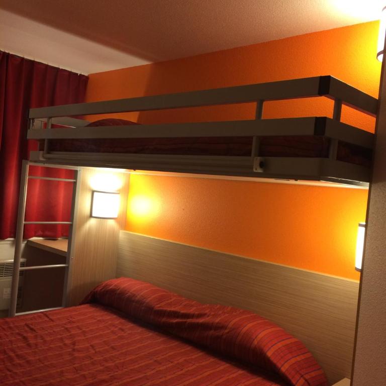 Premiere Classe Marseille La Valentine - Chambre Triple (1 Lit Double et 1 Lit Simple) - 2