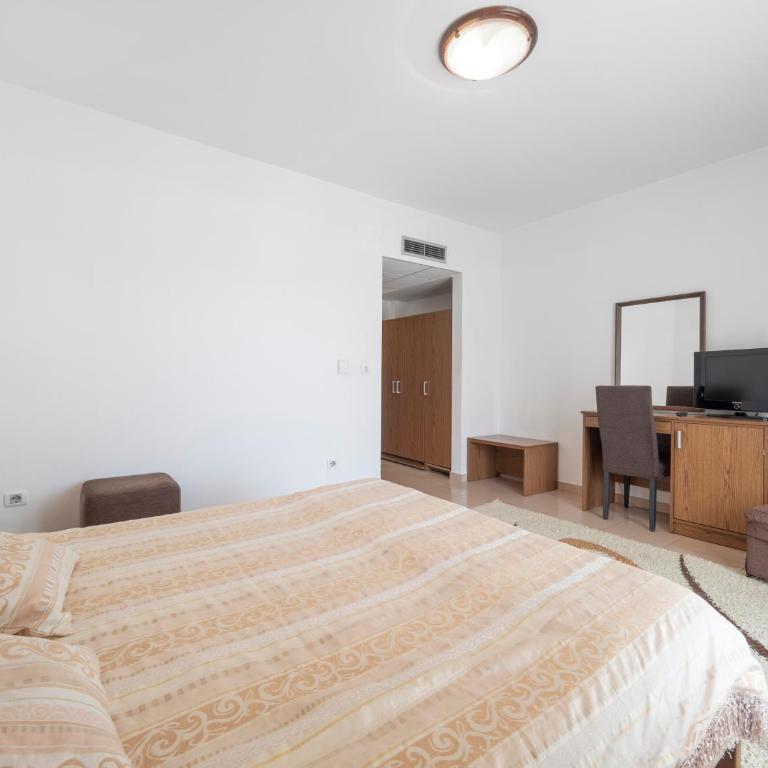Apartments Butua - Dvokrevetna Soba sa Bračnim Krevetom - 6