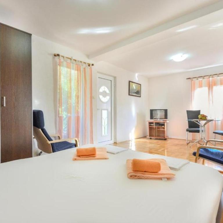 Vengo Apartments - Double Room with Mountain View - 3