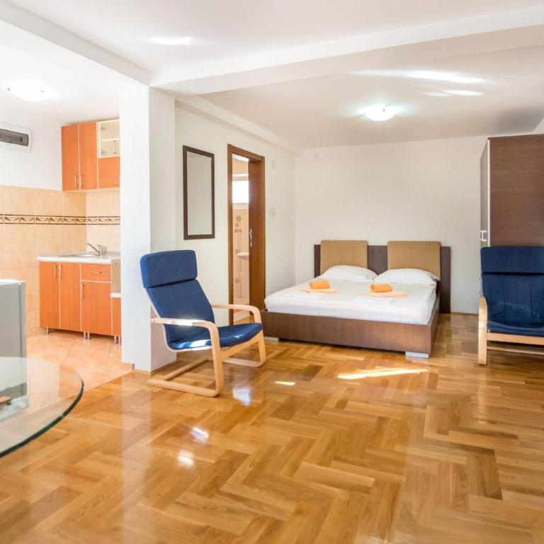 Vengo Apartments - Double Room with Mountain View - 2