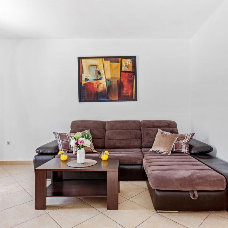 Antonella - One-Bedroom Apartment - 10