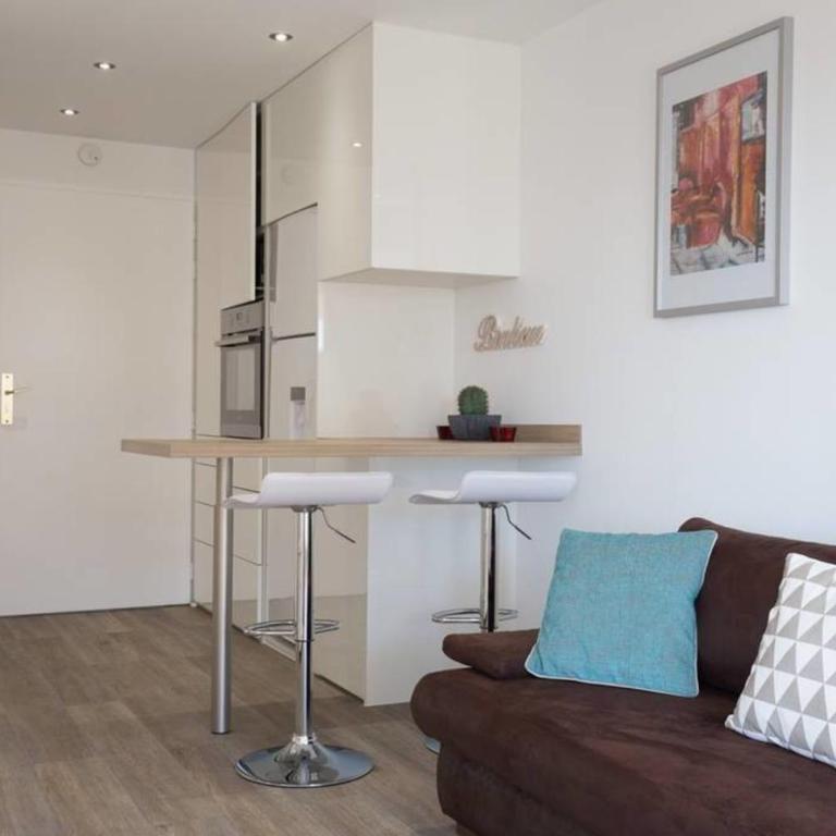 Haven of Peace 1-Br Terrace with Sea View & Pool - Appartement - 8