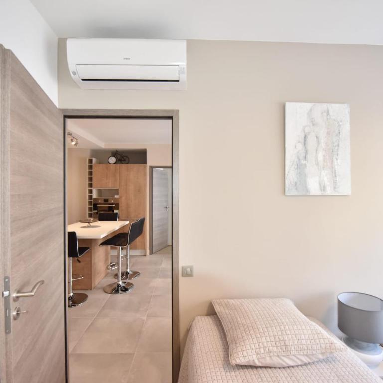 3-Room Apartment in the Heart of Cannes - Appartement - 12