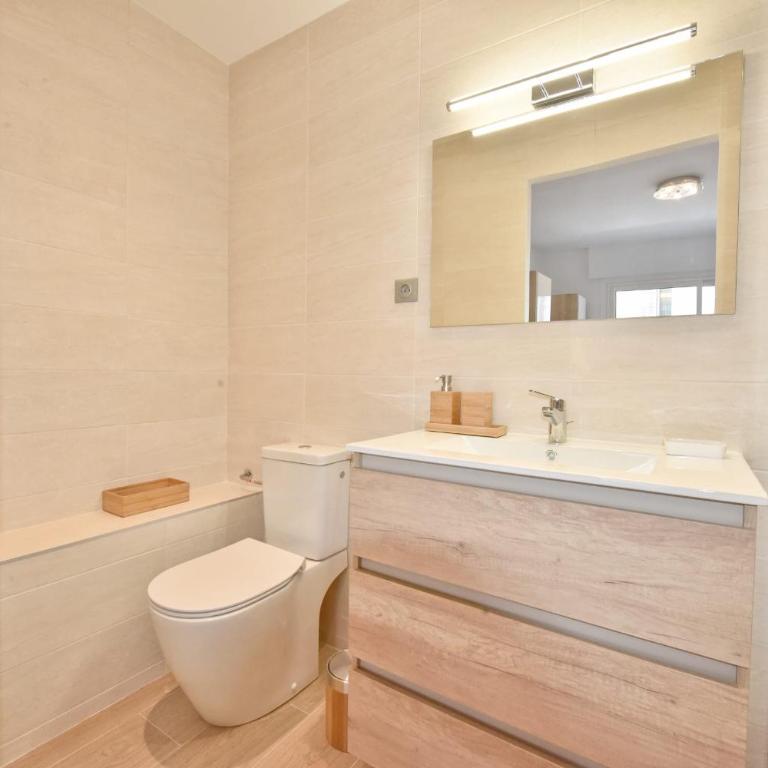 3-Room Apartment in the Heart of Cannes - Appartement - 10