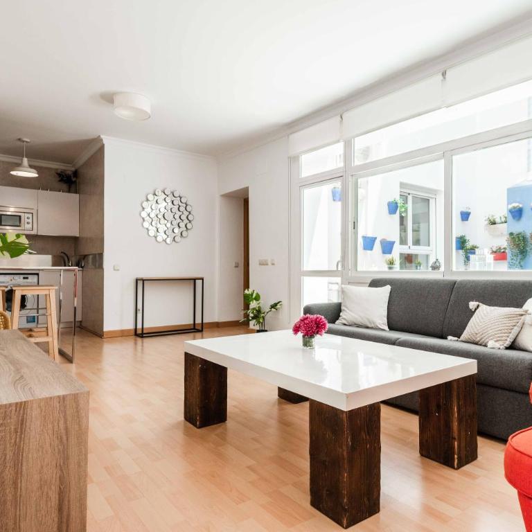 UrbanChicMalaga Historic Malaga with Quiet Patio - Apartamento de 1 dormitorio - 1