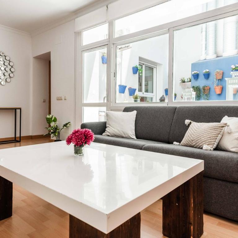 UrbanChicMalaga Historic Malaga with Quiet Patio - Apartamento de 1 dormitorio - 2