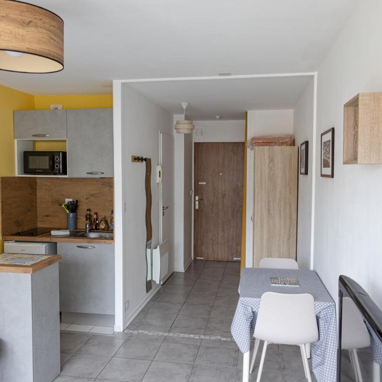 ~Joli studio à 100 m de la plage - Apartment mit 1 Schlafzimmer - 3