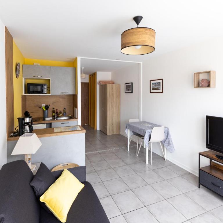 ~Joli studio à 100 m de la plage - Apartment mit 1 Schlafzimmer - 1