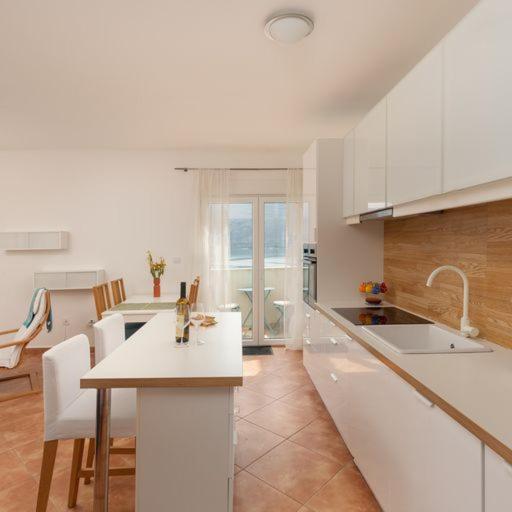 Panoramic Bliss - Apartment with Balcony - 10