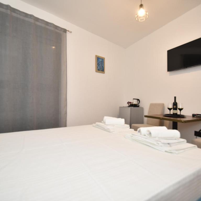 VILA PERLA - Dvokrevetna Soba sa Bračnim Krevetom i Sopstvenim Kupatilom - 4