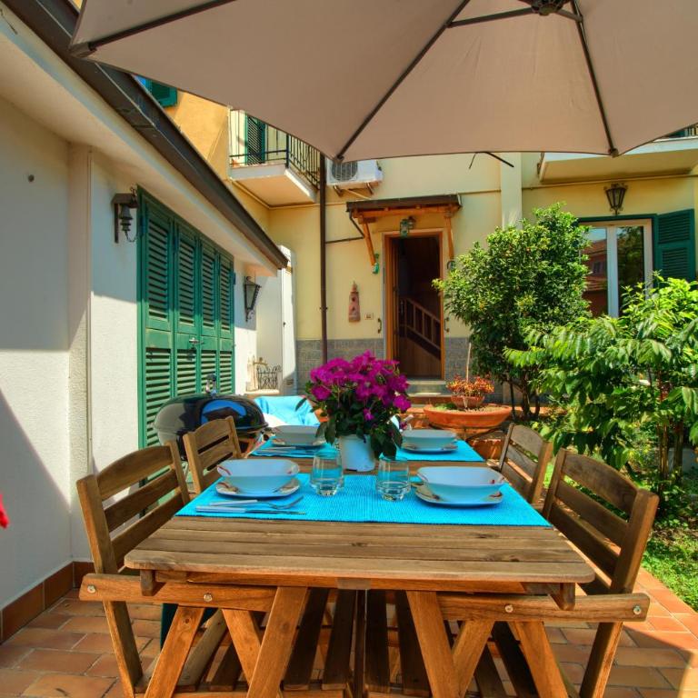 casa con giardino, garage, wi-fi, 2 bagni e AC in una camera da letto - Casa con 2 Camere da Letto - 2