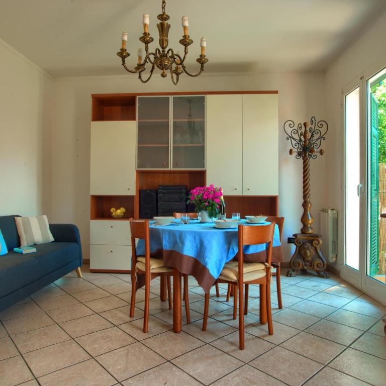 casa con giardino, garage, wi-fi, 2 bagni e AC in una camera da letto - Casa con 2 Camere da Letto - 4