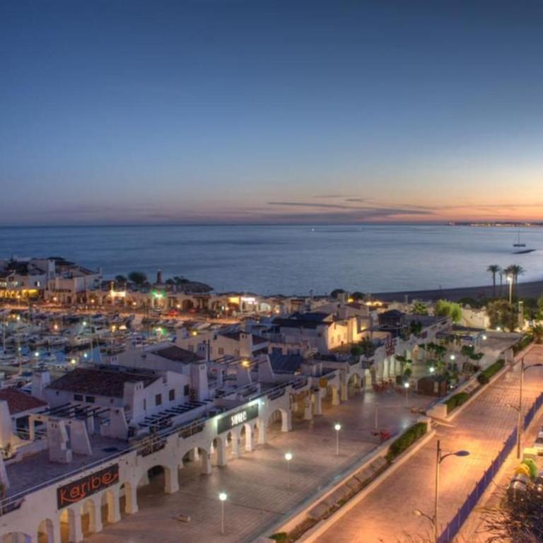 Apartamento en primera línea de playa, frente al puerto de Aguadulce - Apartamento de 2 dormitorios - 15