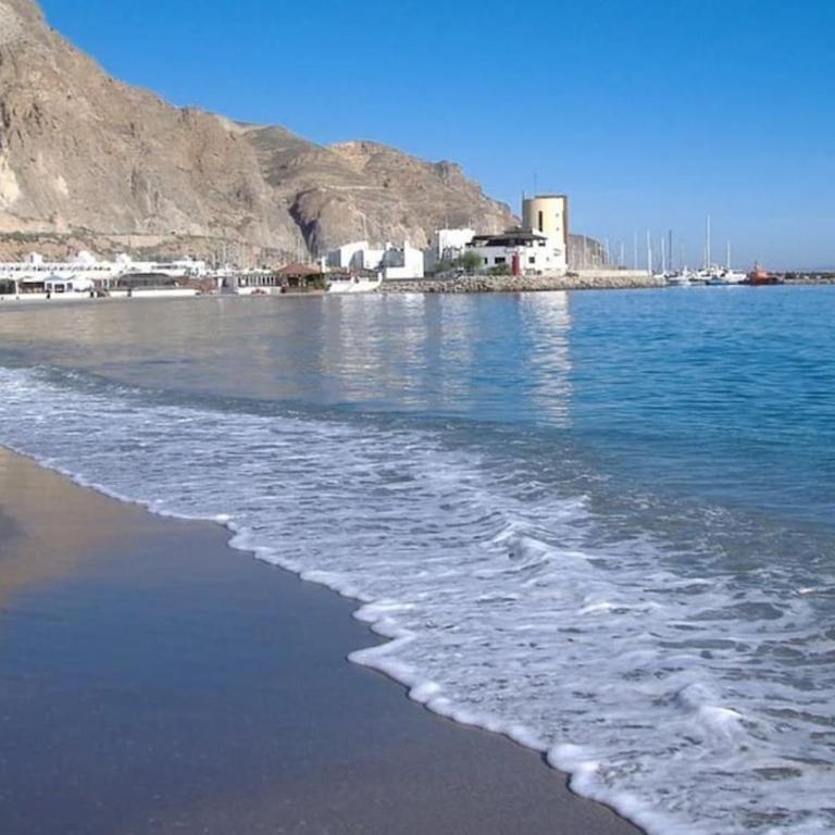 Apartamento en primera línea de playa, frente al puerto de Aguadulce - Apartamento de 2 dormitorios - 24