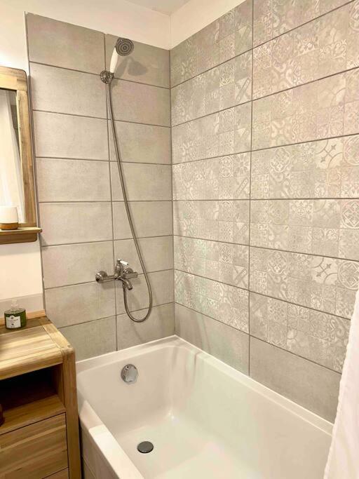 Lou Paseo : Appartement Brocante centre historique - Two-Bedroom Apartment - 28