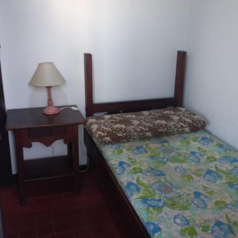 Duplex de 8 camas con 2 balcones Hermoso Duplex en el centro de Pinamar a 2 cuadras de la avenida principal Bunge AVISO IMPORTANTE No es un hotel con 24 hs de atención reservar con 3 días de anticipación mínimo No cuenta con calefacción - Apartamento Dúplex - 10