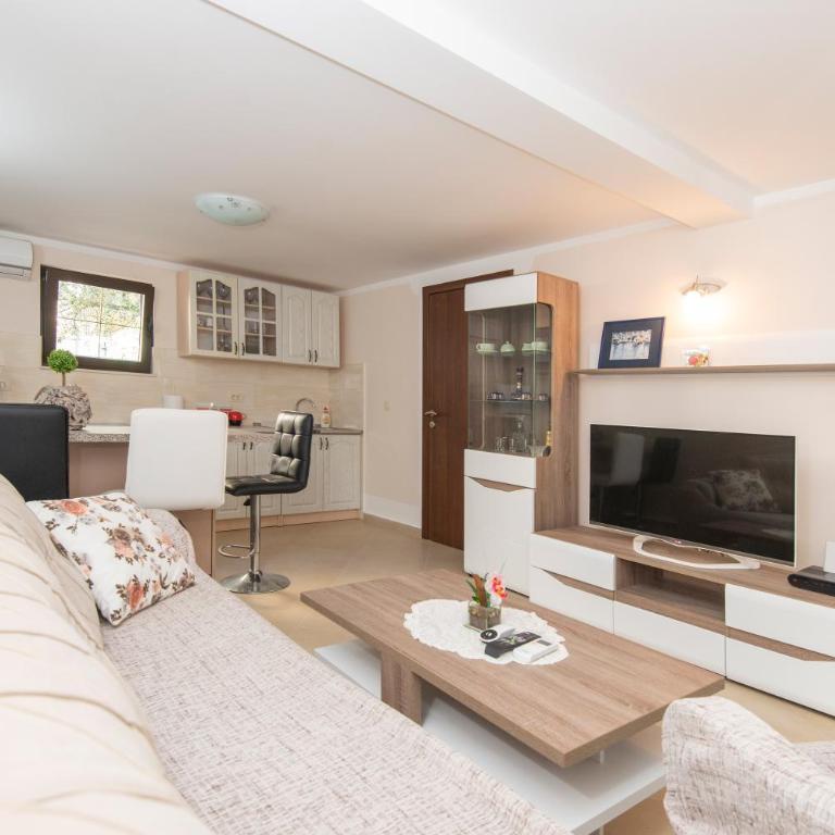 Hillside Seaview Apartment - One-Bedroom Apartment - 1