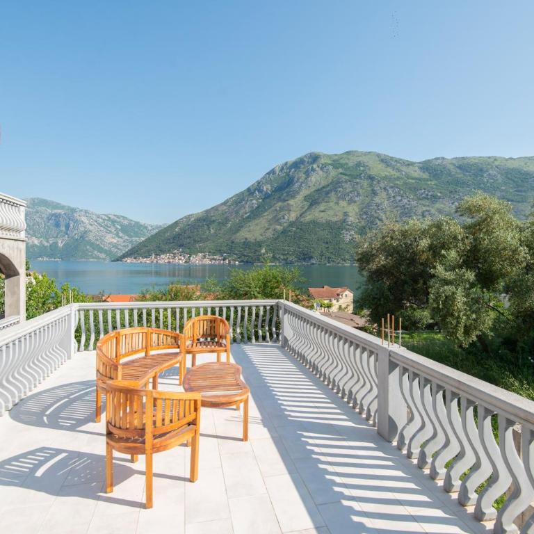 Hillside Seaview Apartment - One-Bedroom Apartment - 2