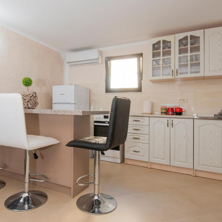 Hillside Seaview Apartment - One-Bedroom Apartment - 10