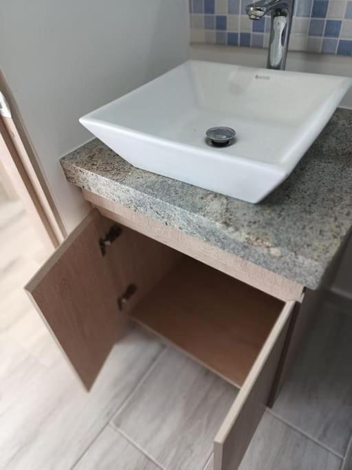 Apto con vista panoramica al nevado del ruiz y del tolima - Three-Bedroom Apartment - 58