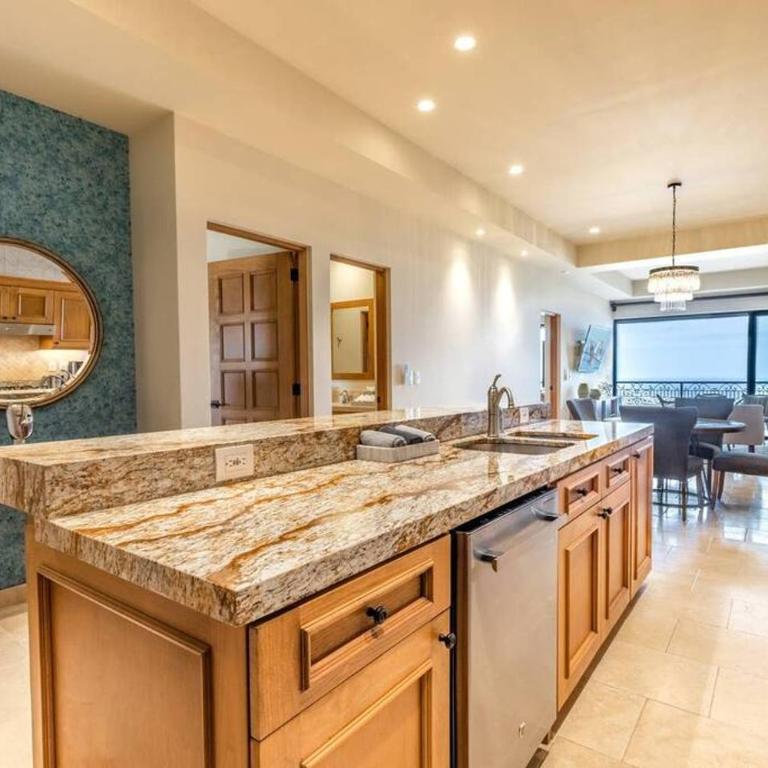 Breathtaking Ocean Views and Access Best Resorts! - Two-Bedroom Apartment - 3