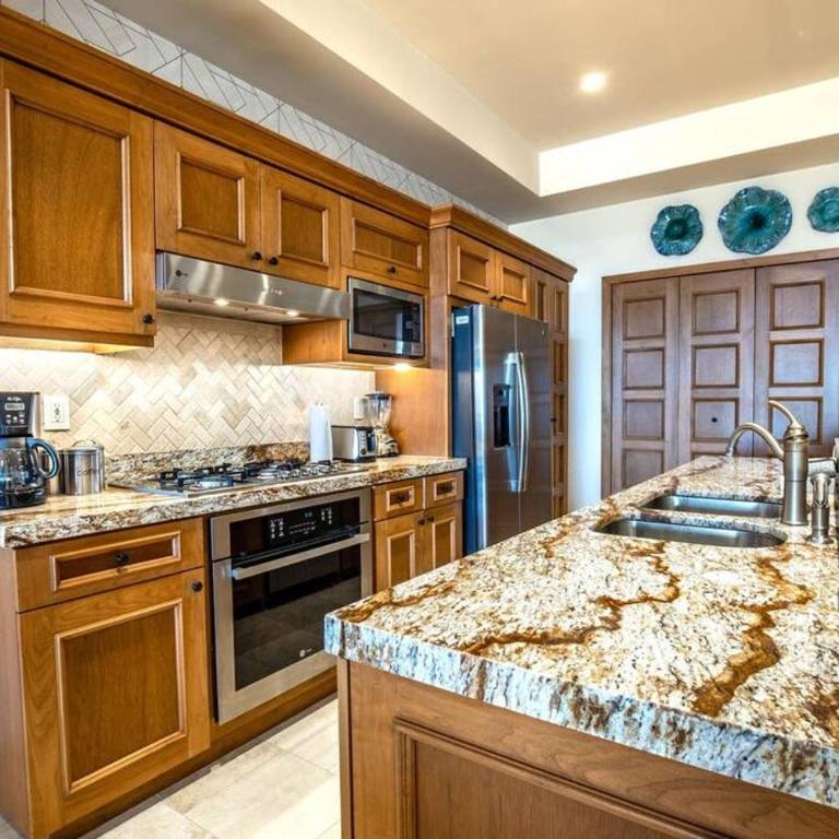 Breathtaking Ocean Views and Access Best Resorts! - Two-Bedroom Apartment - 16
