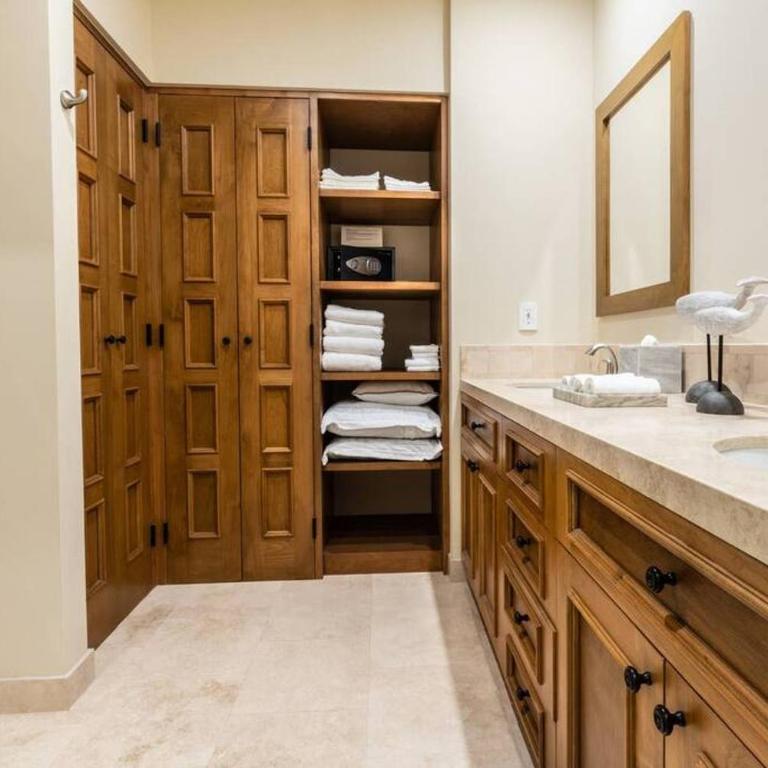 Breathtaking Ocean Views and Access Best Resorts! - Two-Bedroom Apartment - 27