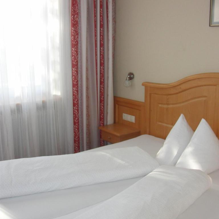 Gästehaus Loithaler - Dreibettzimmer mit eigenem Bad - 2