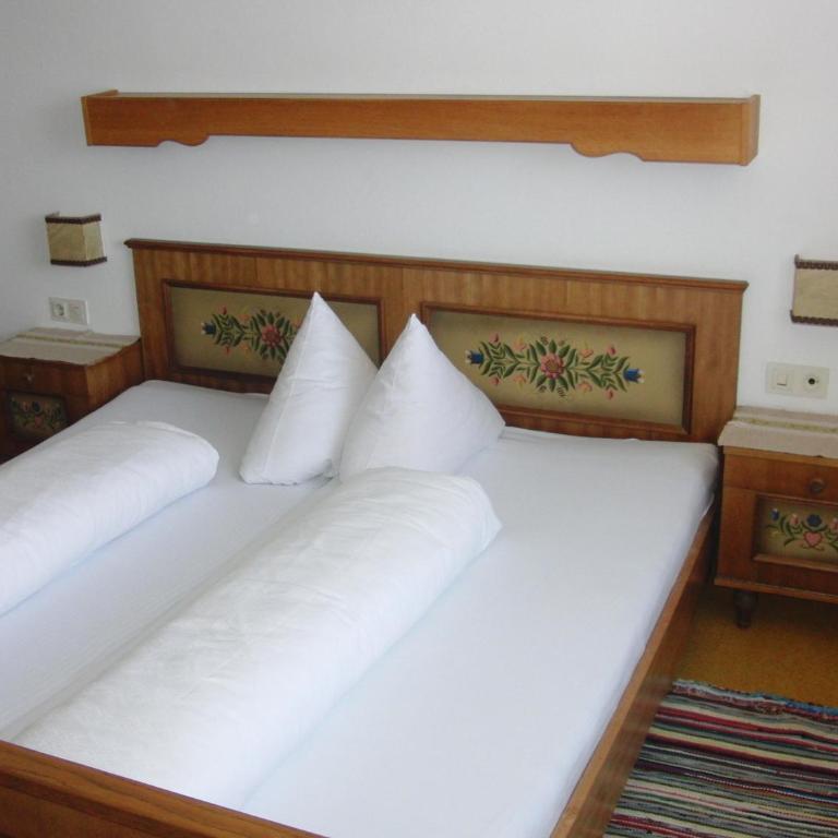 Gästehaus Loithaler - Doppelzimmer mit Gemeinschaftsbad - 1