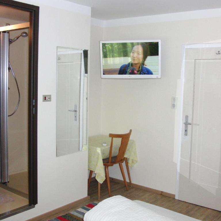 Gästehaus Loithaler - Doppelzimmer mit eigenem Bad - Nebengebäude - 3