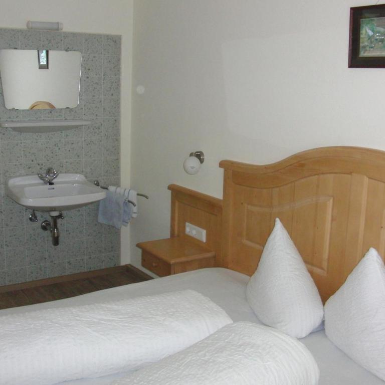 Gästehaus Loithaler - Doppelzimmer mit eigenem Bad - Nebengebäude - 4