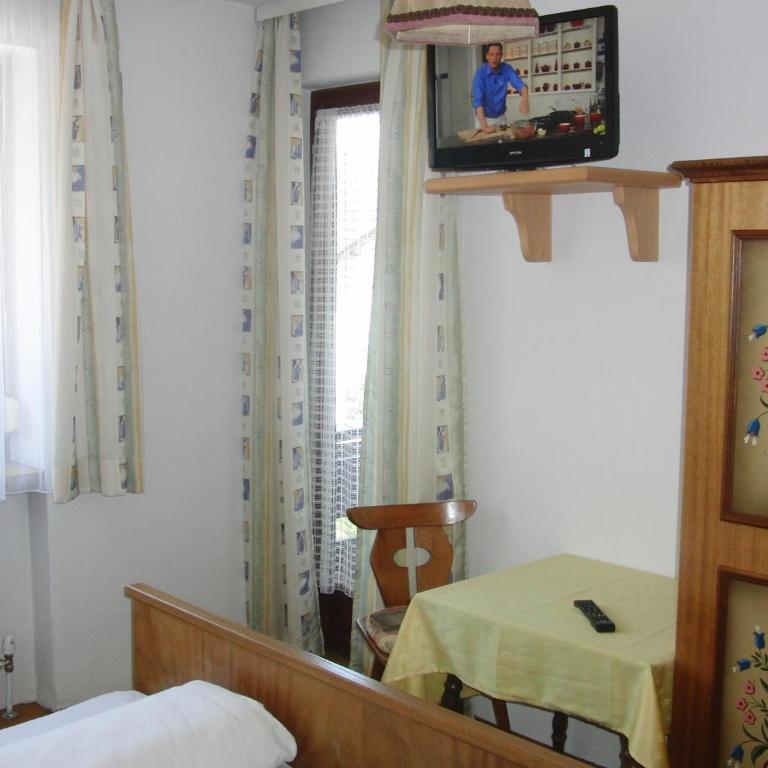 Gästehaus Loithaler - Doppelzimmer mit Gemeinschaftsbad - 4