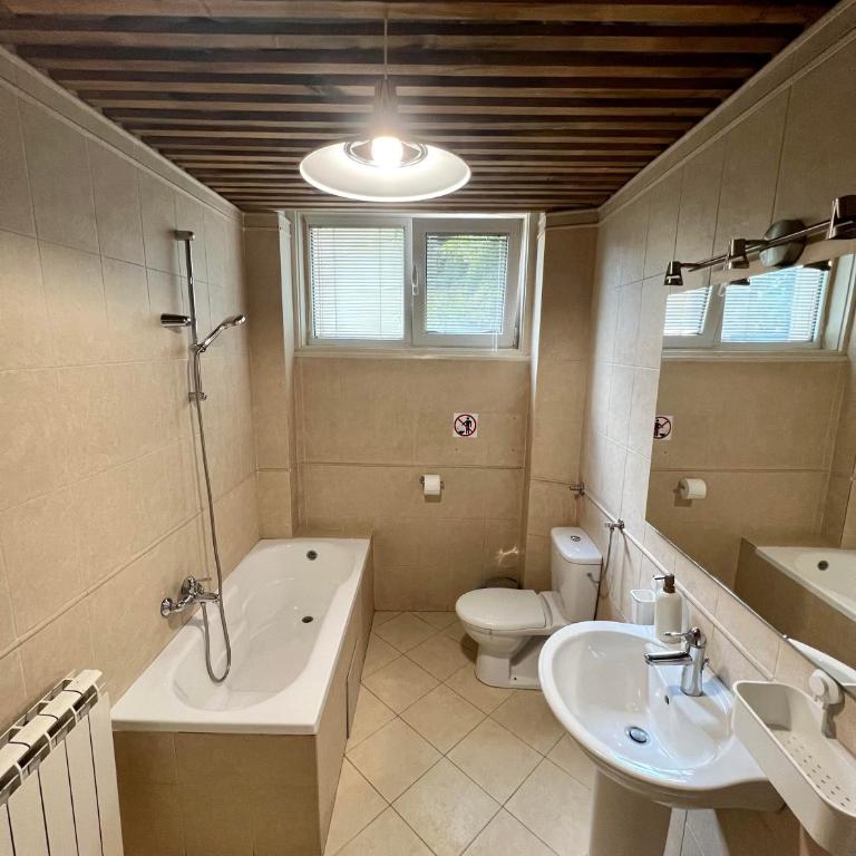 Cabbage Hostel - Krevet u 6-Krevetnoj Ženskoj Spavaonici sa Privatnim Kupatilom - 4