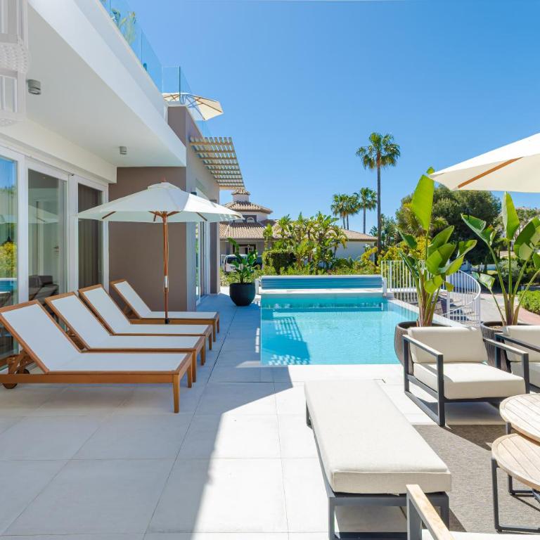 Unique & Luxurious Villa With Heated Pool, Gym & C - Casa - 42