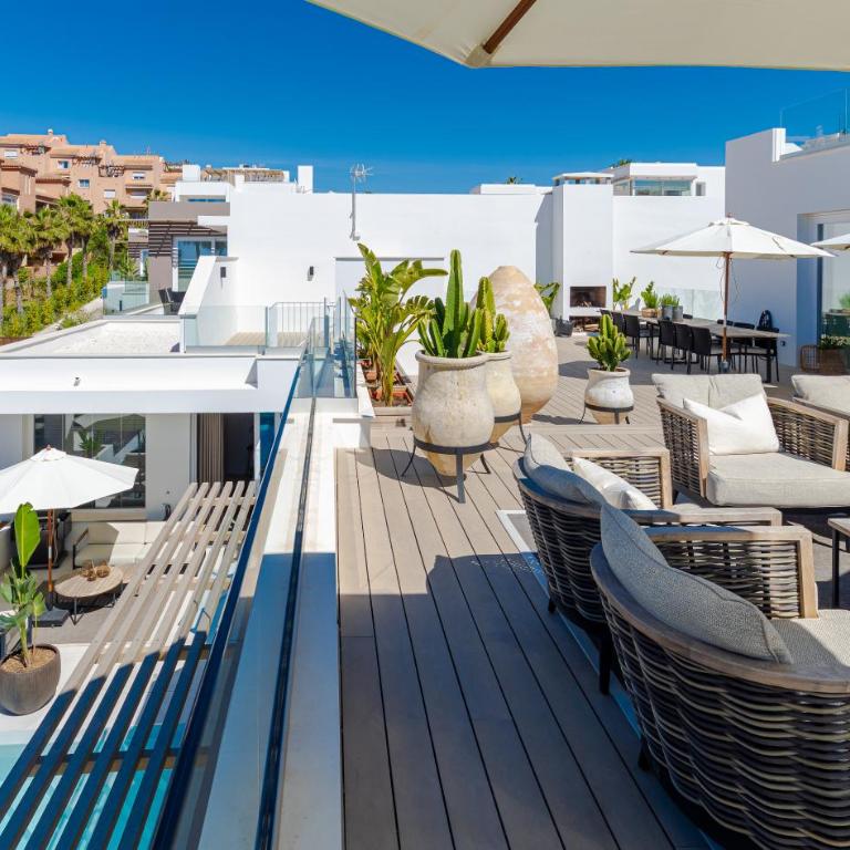Unique & Luxurious Villa With Heated Pool, Gym & C - Casa - 24