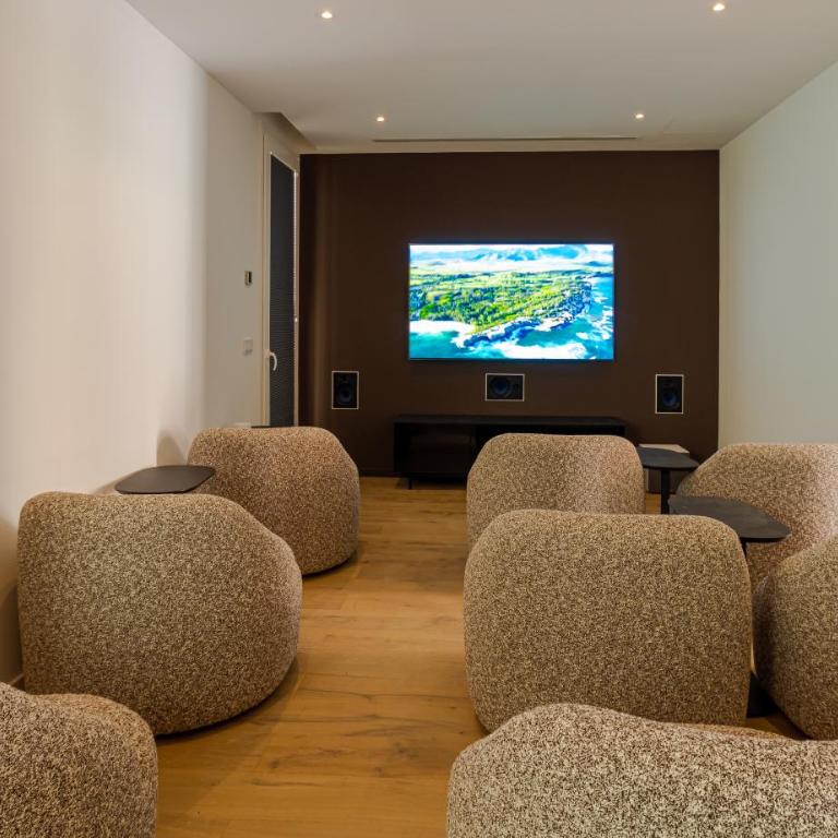 Unique & Luxurious Villa With Heated Pool, Gym & C - Casa - 51