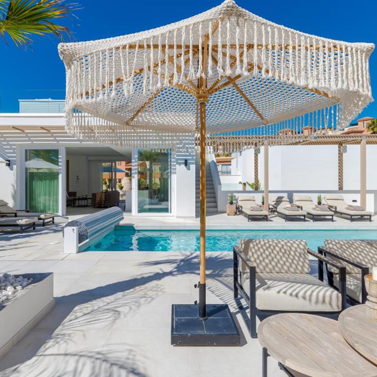 Unique & Luxurious Villa With Heated Pool, Gym & C - Casa - 2