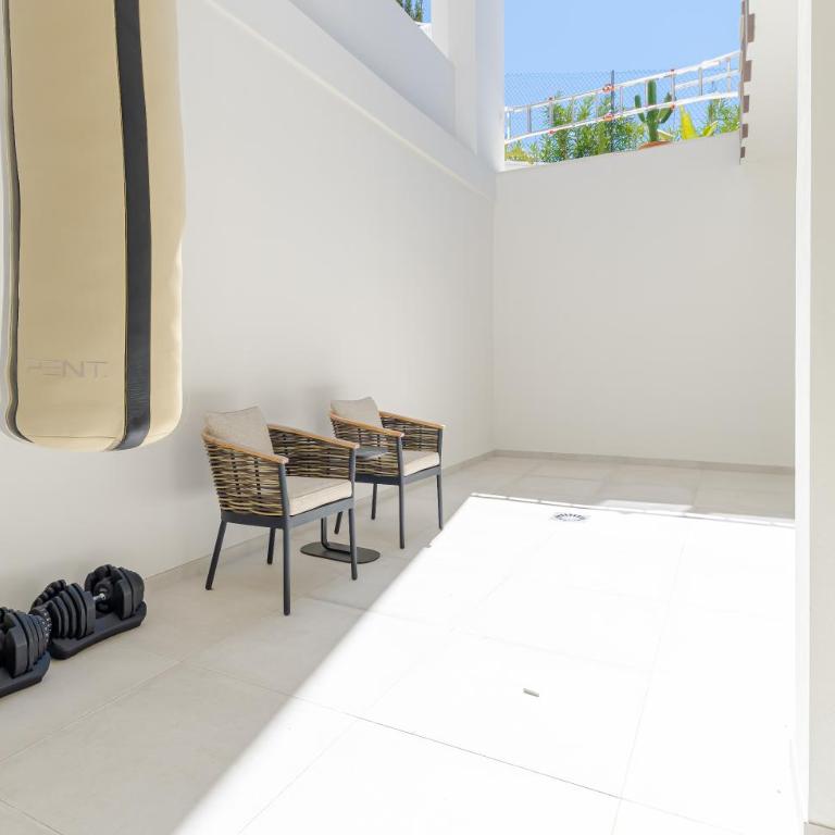 Unique & Luxurious Villa With Heated Pool, Gym & C - Casa - 50