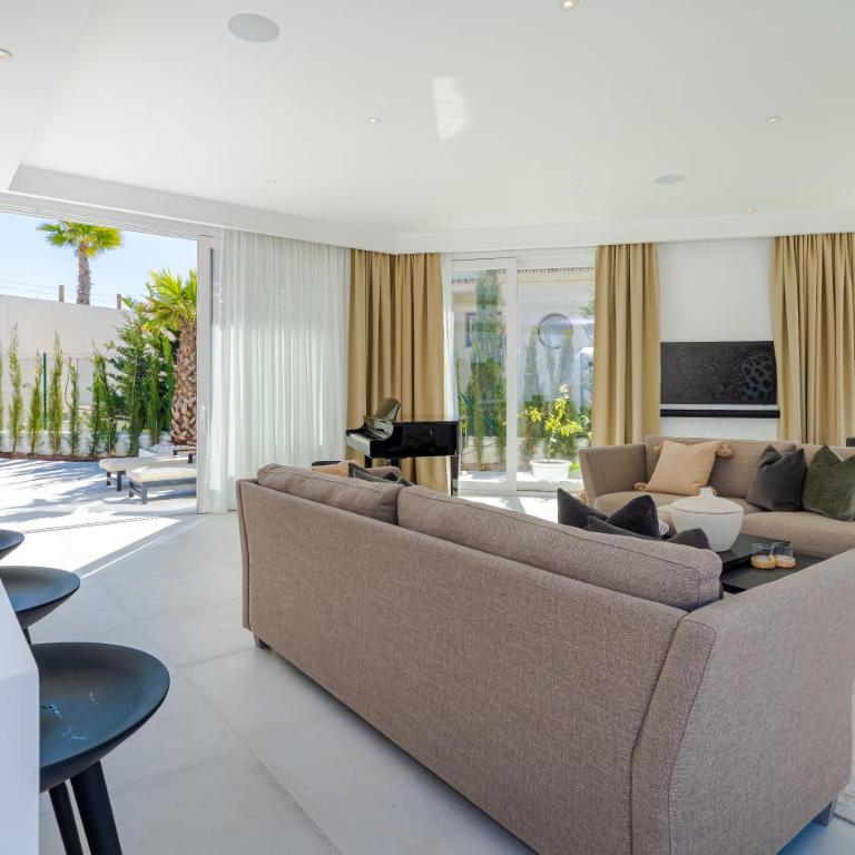 Unique & Luxurious Villa With Heated Pool, Gym & C - Casa - 6