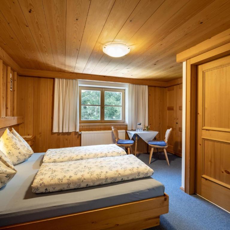 Bauernhof Niederfilzboden - Doppelzimmer mit Dusche - 2