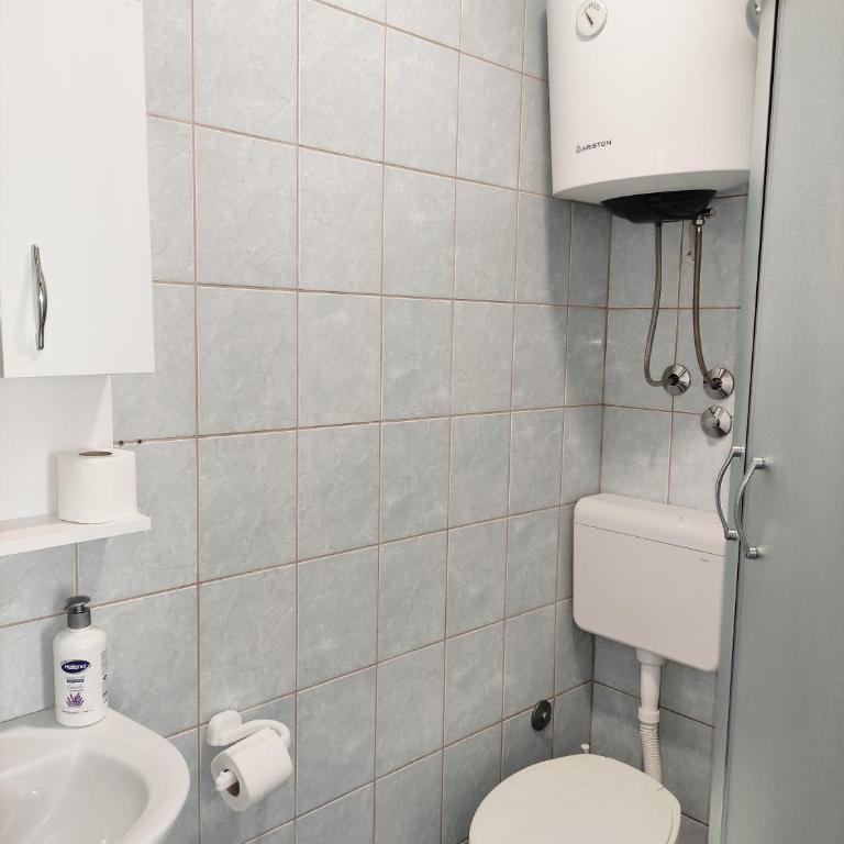 Guest House Violet - Trokrevetni Studio sa Balkonom - 11