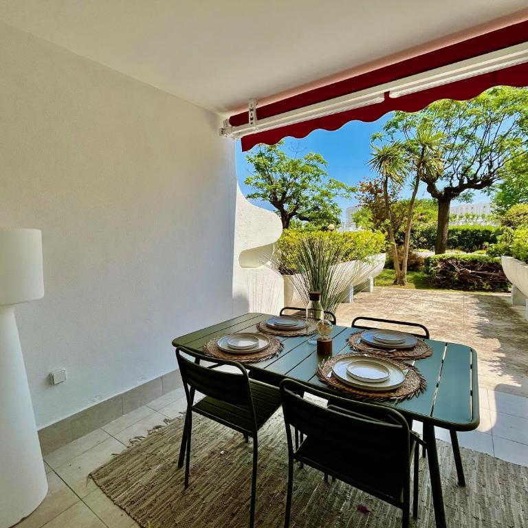 LE BALI, Exceptionnel P3 avec piscine à 2 min des plages , parking, wifi et climatisation - Appartamento con 2 Camere da Letto - 3