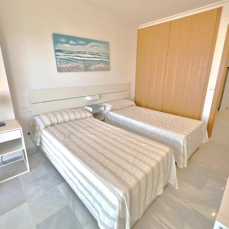 Diana 206. Completely Renovated Apartment on the Beachfront. - One-Bedroom Apartment - 12