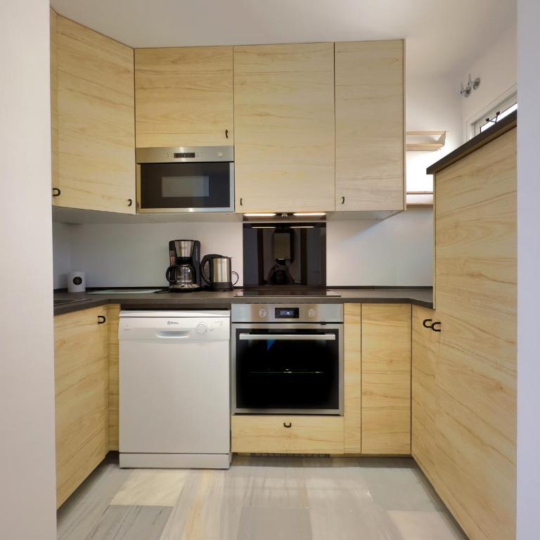 Diana 206. Completely Renovated Apartment on the Beachfront. - One-Bedroom Apartment - 8