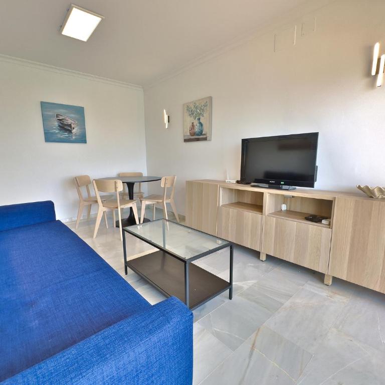Diana 206. Completely Renovated Apartment on the Beachfront. - One-Bedroom Apartment - 4