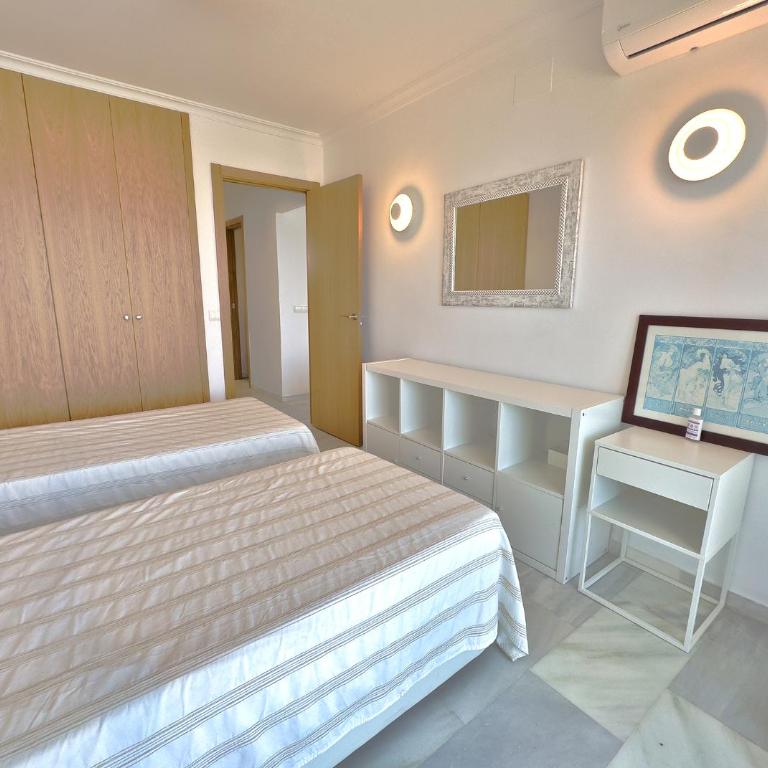 Diana 206. Completely Renovated Apartment on the Beachfront. - One-Bedroom Apartment - 15