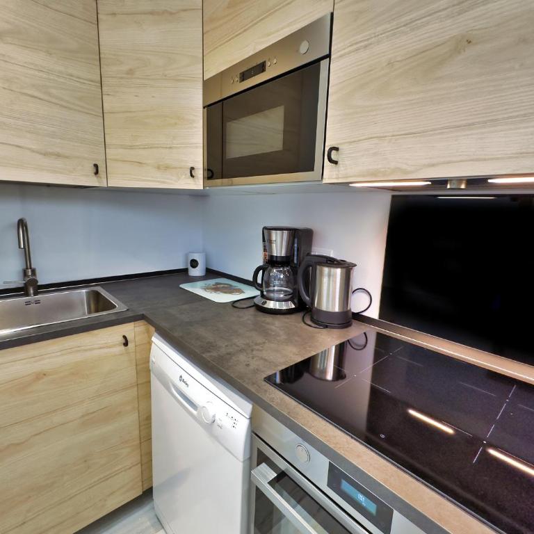 Diana 206. Completely Renovated Apartment on the Beachfront. - One-Bedroom Apartment - 11